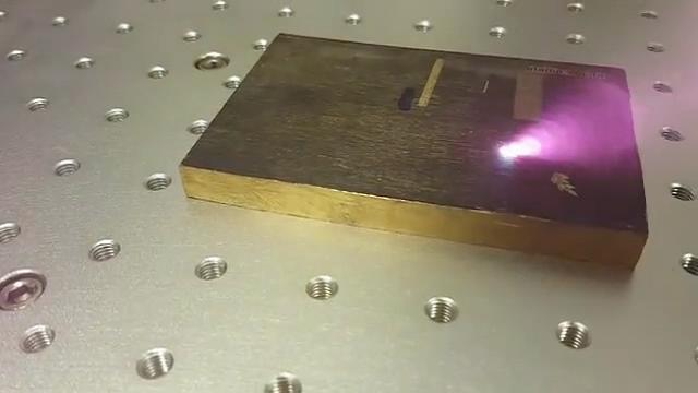 神繪激光打標(biāo)機(jī)銅板上打標(biāo)